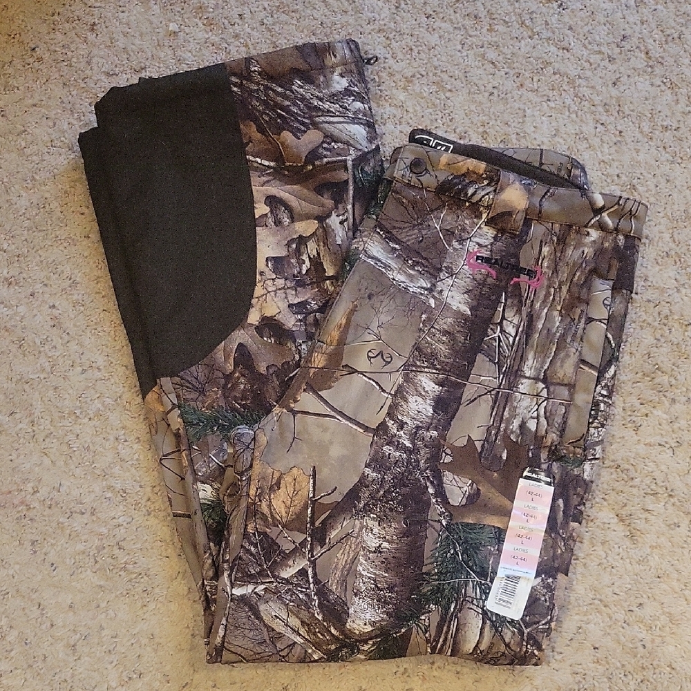 Realtree Camouflage Women's Pants